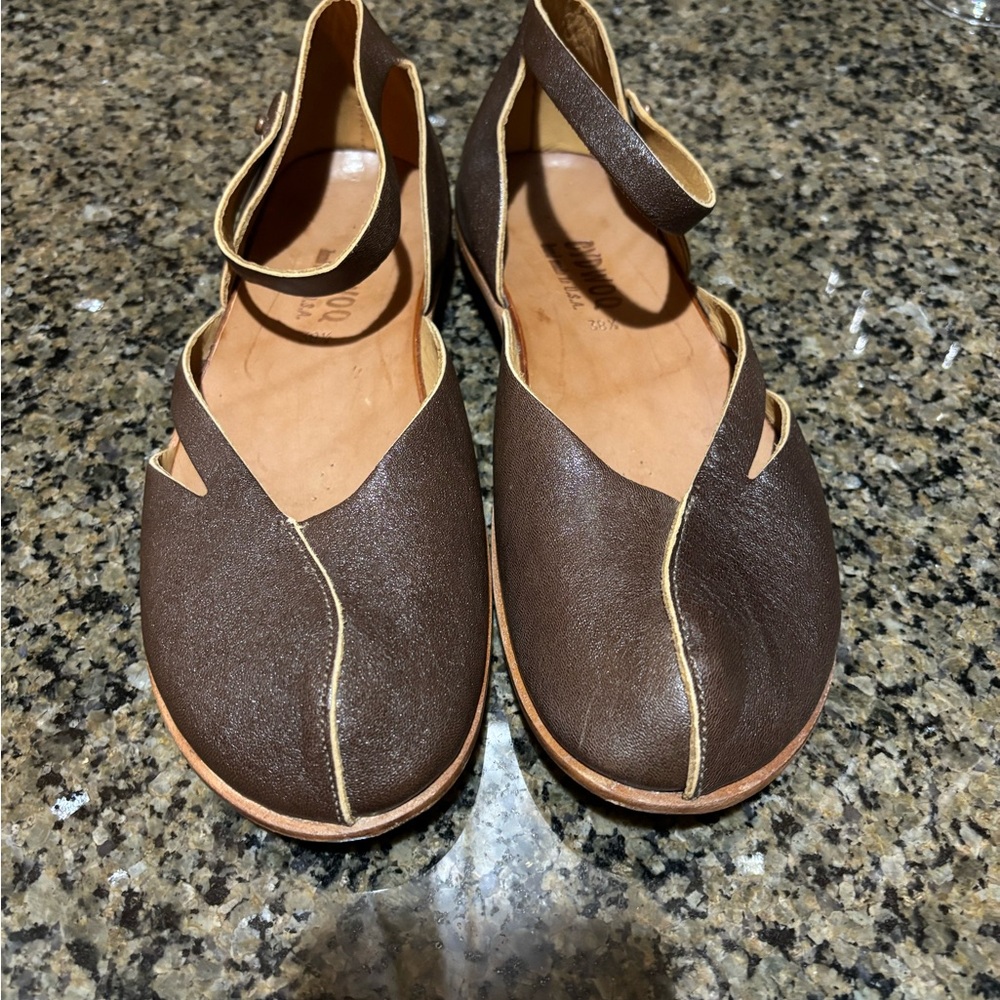 Chic Brown Leather Flats with Cutout Design